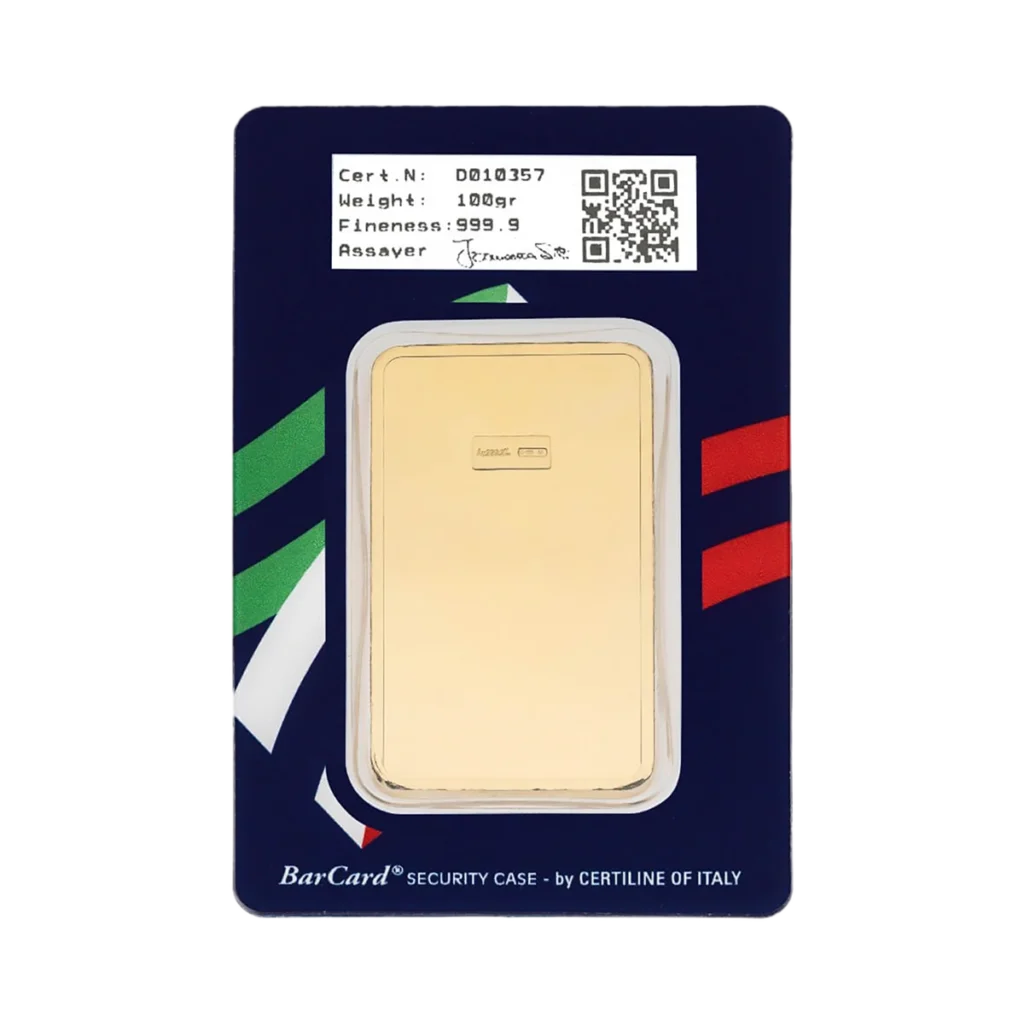 El Lingote de oro 100gr viene precintado en un estuche de seguridad Certiline BarCard® con los datos de certificación, el código QR y las rayas verdes, blancas y rojas que simbolizan la bandera italiana en el envase.