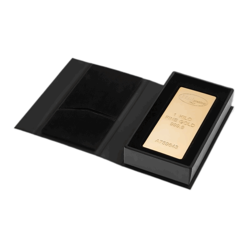 Il Lingotto Oro da 1 kg, con iscrizione, è esposto in una scatola di presentazione nera aperta con interno in velluto e tasca sul lato sinistro.