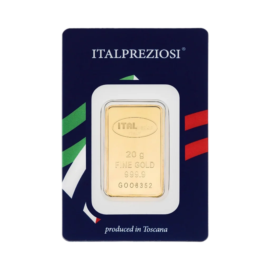El Lingote de oro 20gr oro fino 999,9 de Italpreziosi se presenta en una tarjeta azul con el nombre de la marca, los colores de la bandera italiana y la inscripción "producido en Toscana" debajo del lingote de oro.