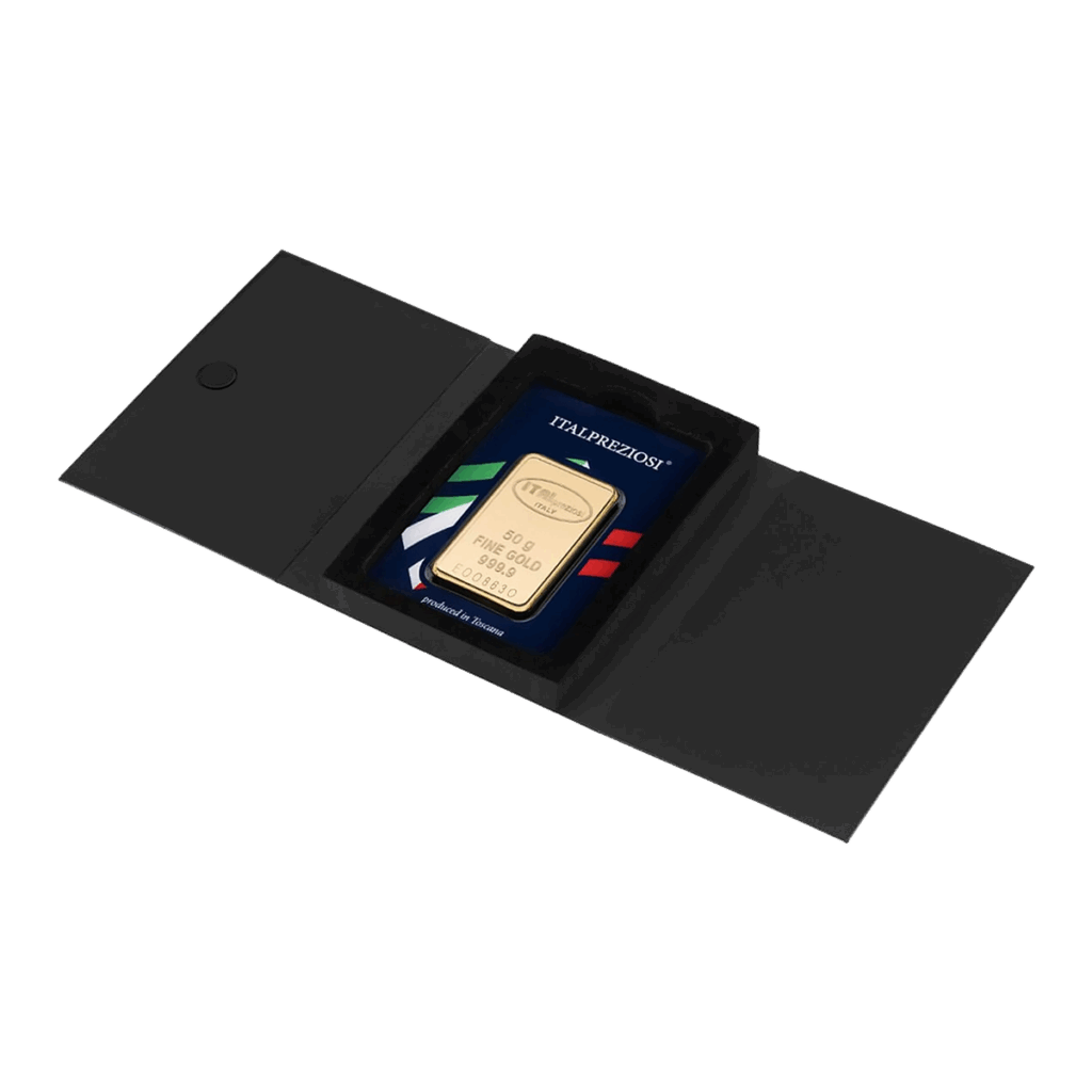 Il Lingotto Oro 50gr è racchiuso in un supporto protettivo a marchio ITALPREZIOSI e presentato all'interno di una cartellina nera aperta.
