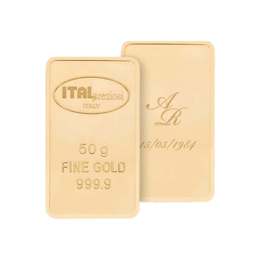 Due lingotti d'oro Lingotto Oro da 50 grammi: uno reca la scritta "ITALpreziosi ITALIA 50 g ORO FINE 999,9", mentre l'altro reca incise le iniziali in corsivo "AR" e la data "15/03/1984".