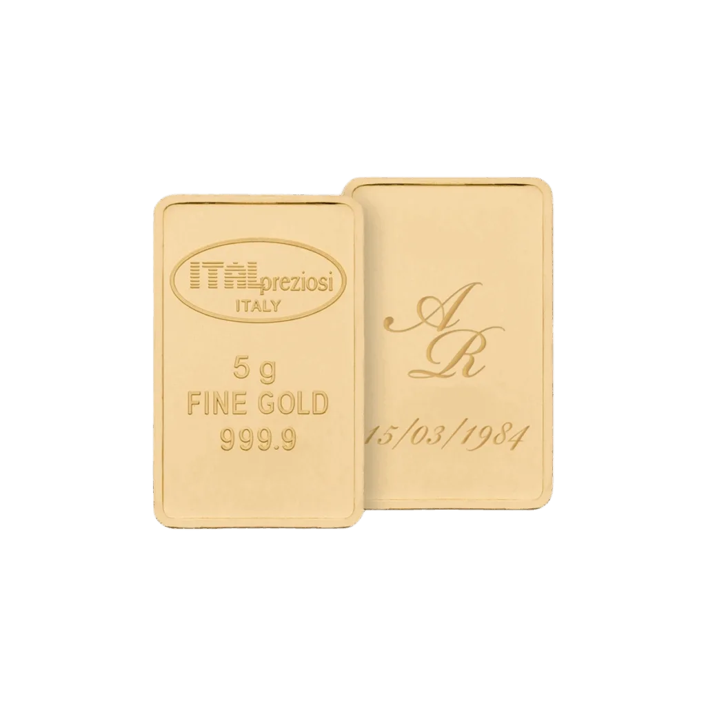 Il Lingotto Oro 5gr presenta due lingotti d'oro rettangolari: sul fronte è inciso "Italpreziosi ITALIA 5g ORO FINE 999,9", mentre sul retro sono riportate le iniziali "A R" e la data "15/03/1984".