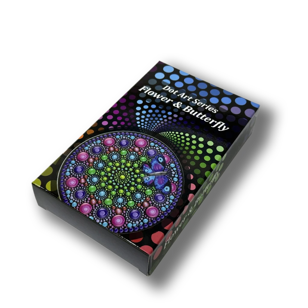 Caja rectangular con la etiqueta "Palau 2023 Arte de Puntos: Flor con Mariposa 3 oz Plata" con un vibrante mandala de puntos, flores y una mariposa azul púrpura sobre una tapa negra.