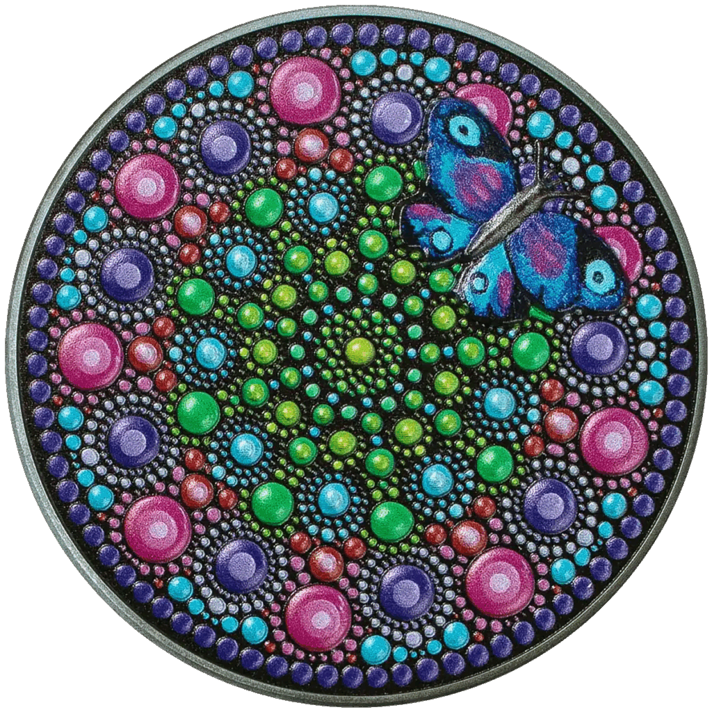Il Palau 2023 Arte Puntinista: Fiore con Farfalla 3 oz Argento presenta un vivace disegno a punti in stile mandala con cerchi concentrici verdi, blu, rosa e viola e una farfalla blu-viola sul lato destro.