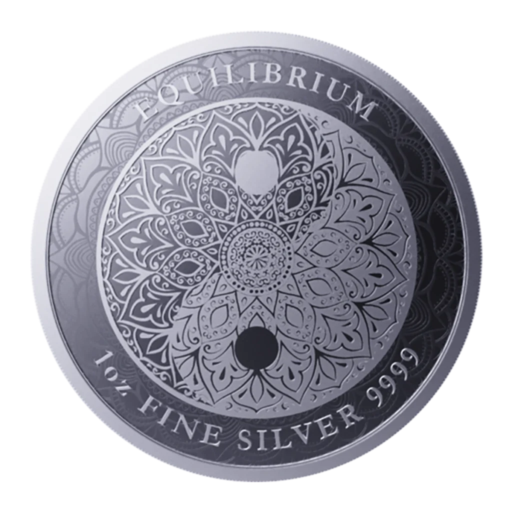 La moneda Niue 2023 Equilibrium 1 oz Plata BU presenta intrincados diseños de mandala, "EQUILIBRIUM" en la parte superior, "1 oz FINE SILVER 9999" en la parte inferior y un símbolo central del yin y el yang en el ornamentado motivo.