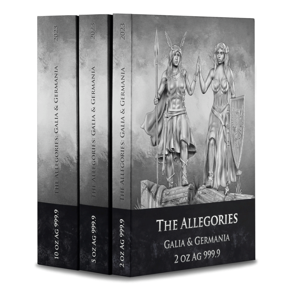 Tre cofanetti di monete d'argento riportano la scritta in rilievo "2023 Allegorie: Gallia e Germania 2 oz Argento Fior di Conio", ognuna delle quali riporta le misure: 2 oz, 5 oz e 10 oz AG 999,9, con due figure femminili corazzate che si tengono per mano.