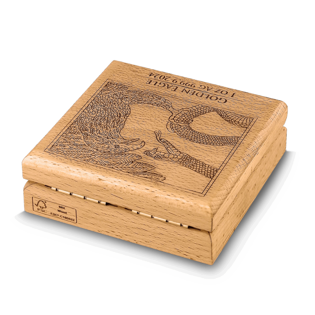Una scatola di legno chiaro con inciso un drago e la scritta "Prime Bullion - 2024 Malta Golden Eagle 5 Euro 1 oz Argento BU Edizione Limitata" sul coperchio, oltre a un piccolo logo e testo sul lato.