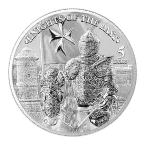 La moneda 2023 Caballeros del Pasado 5 Euro 1 oz Plata BU muestra un caballero con armadura ornamentada a caballo, una torre medieval de piedra y una cruz de Malta, con la inscripción "CABALLEROS DEL PASADO" encima.