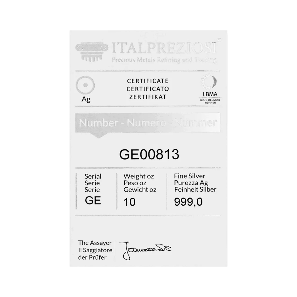 Il Lingotto Argento 10 Oz di Italpreziosi è un lingotto in metallo prezioso con numero di serie GE00813, del peso di 10 once e finezza 999.0. Presenta un testo multilingue e firme ufficiali sul certificato.