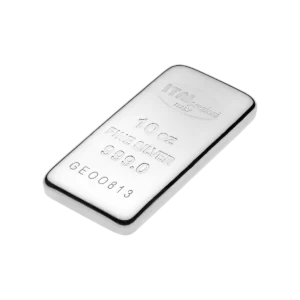 La Barra de Plata de 10 Oz es rectangular, pesa 10 onzas, tiene las inscripciones ITM Trading 10 oz Fine Silver 999.0 GE00813 y aparece sobre un fondo blanco.