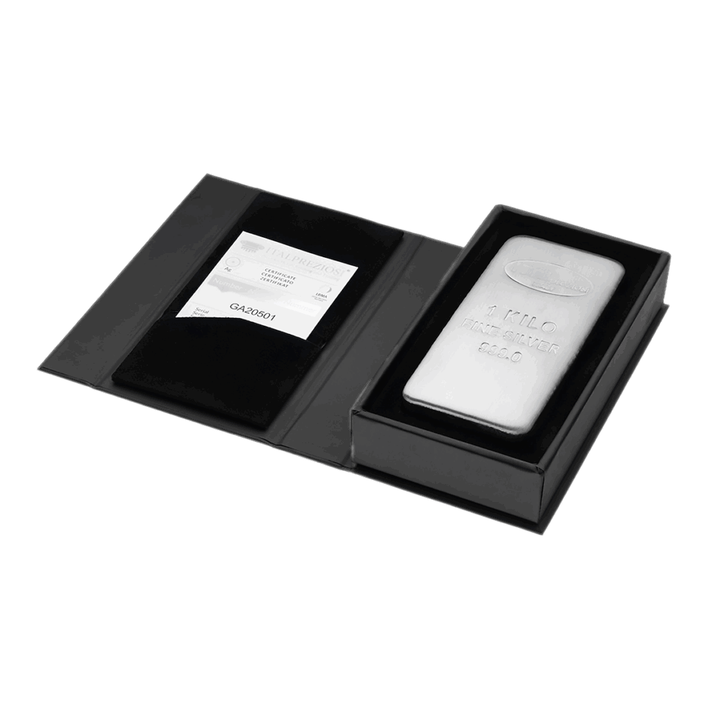 Il Lingotto Argento 1 Kg è presentato in una scatola nera aperta con un certificato di autenticità.