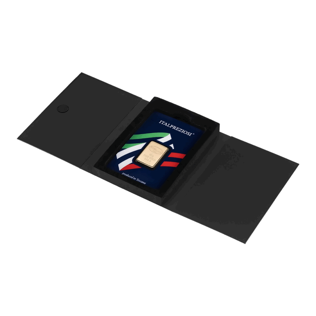 Un astuccio rettangolare nero si è aperto per rivelare un lingotto d'oro da 10gr e un certificato Italpreziosi con disegni blu, bianchi, verdi e rossi all'interno.