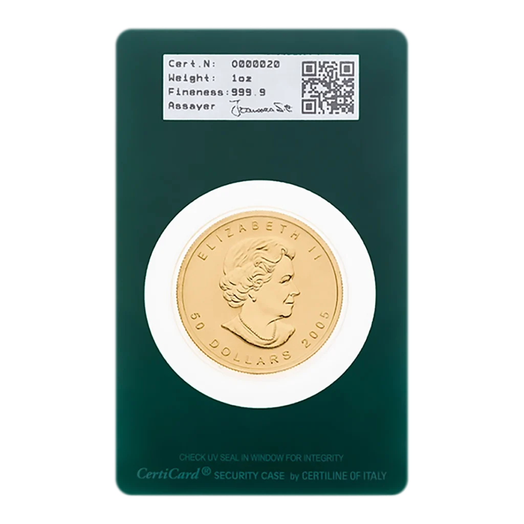 Moneda de oro canadiense Maple Leaf de 2005 con el perfil de la reina Isabel II, presentada en un embalaje CertiCard verde con detalles de certificación, código QR y especificaciones de la moneda como peso, ley y firma del ensayador.