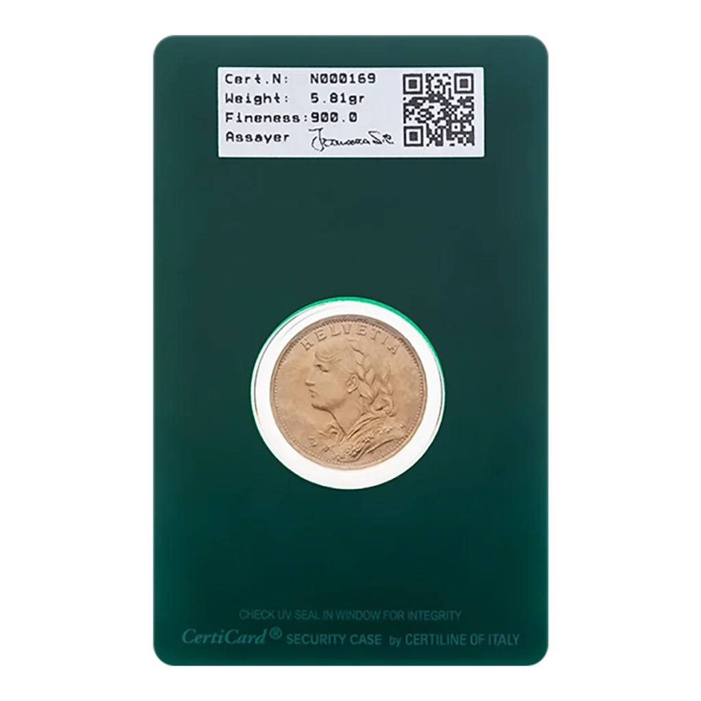 La moneda de oro de Marengo, con el perfil de una persona, va sellada en un soporte CertiCard verde en el que se indica su peso, su ley, el código QR y los detalles de la certificación.