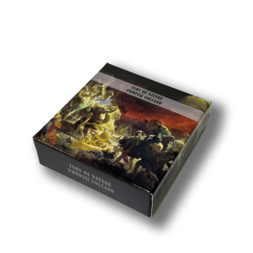 Una caja cuadrada etiquetada Palau 2023 Erupción del Volcán Pompeya 2 oz Plata muestra una dramática ilustración de personas huyendo de un volcán en erupción, con humo y ceniza llenando el fondo.