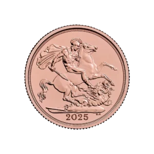 La moneda Soberana de Oro 2025 - Rey Carlos III muestra un detallado grabado de un guerrero a caballo matando a un dragón con lanza y capa, sobre un fondo liso para resaltar el intrincado diseño.