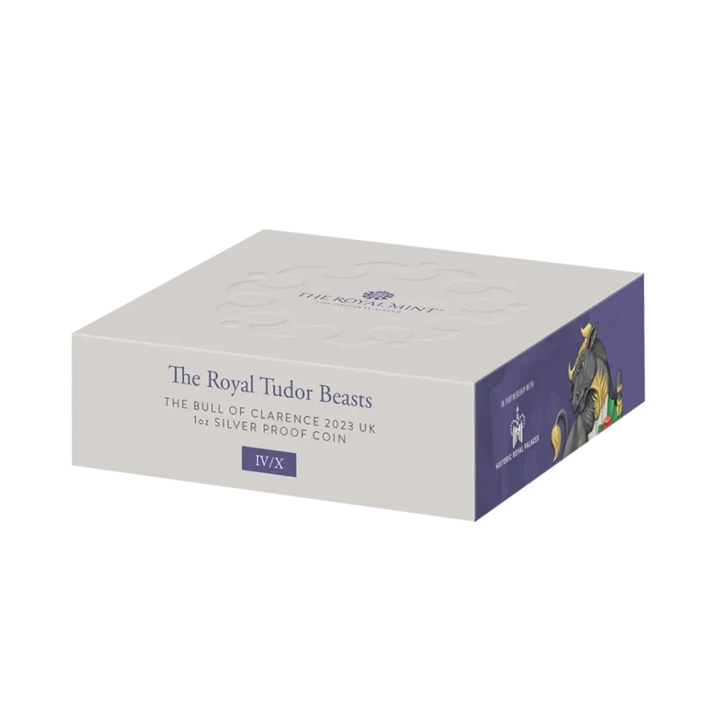 Una caja rectangular etiquetada con 1 oz Bestias Tudor - Toro de Clarence Plata Proof 2023 presenta una ilustración de un toro y un acento púrpura en el lateral.