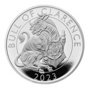 La moneta da 1 oz Tudor Beasts - Toro di Clarence Argento Proof 2023 presenta un toro inciso che regge uno scudo con una rosa, "BULL OF CLARENCE" in alto e l'anno 2023 in basso.