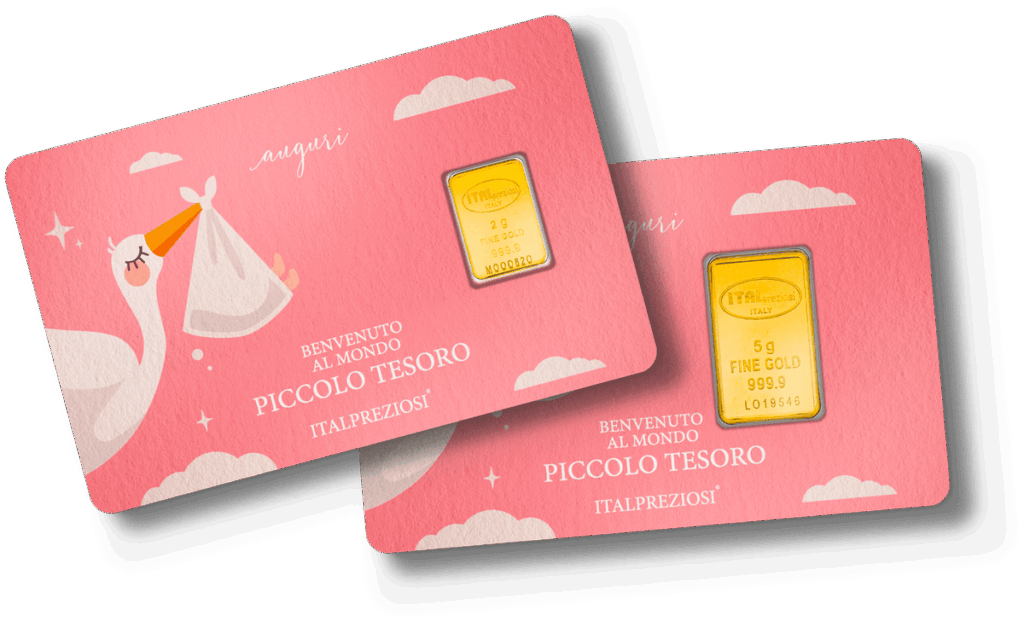 Festeggiate una nuova bambina con "Nascita bambina": due cartoline rosa con l'illustrazione di una cicogna, ciascuna con un lingotto dorato e i testi in italiano "Benvenuto al mondo piccolo tesoro" e "Italpreziosi".