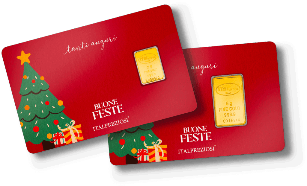 Natale: Set di due cartoline natalizie rosse con un albero di Natale decorato, regali e un lingotto d'oro. Ogni biglietto riporta la scritta "Tanti auguri" o "Buone feste" con il logo Italpreziosi.