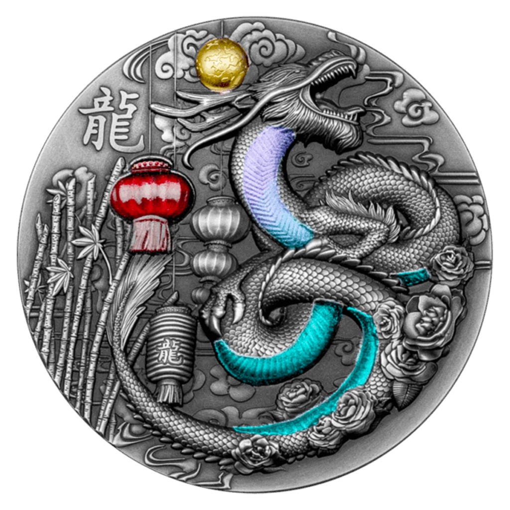 La moneda de plata del Año del Dragón 2024 Francos CFA muestra un dragón enroscado de color turquesa y morado, rodeado de bambú, rosas, linternas de papel, símbolos chinos y un sol dorado.