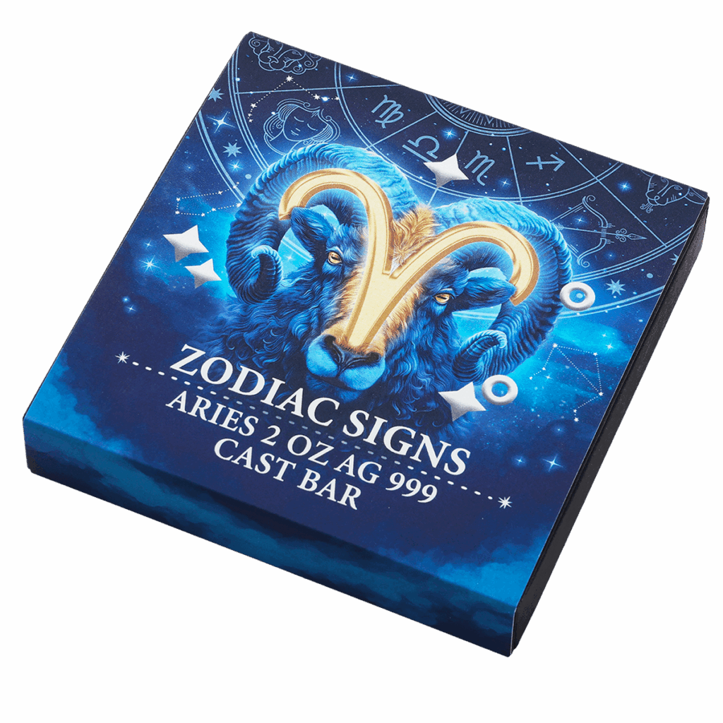 Box inclinato del lingotto d’argento 2 oz da collezione rettangolare con illustrazione del segno zodiacale Ariete: testa frontale di ariete blu e arancione su sfondo blu stellato e le scritte "ZODIAC SIGNS ARIES 2 OZ AG 999 CAST BAR".