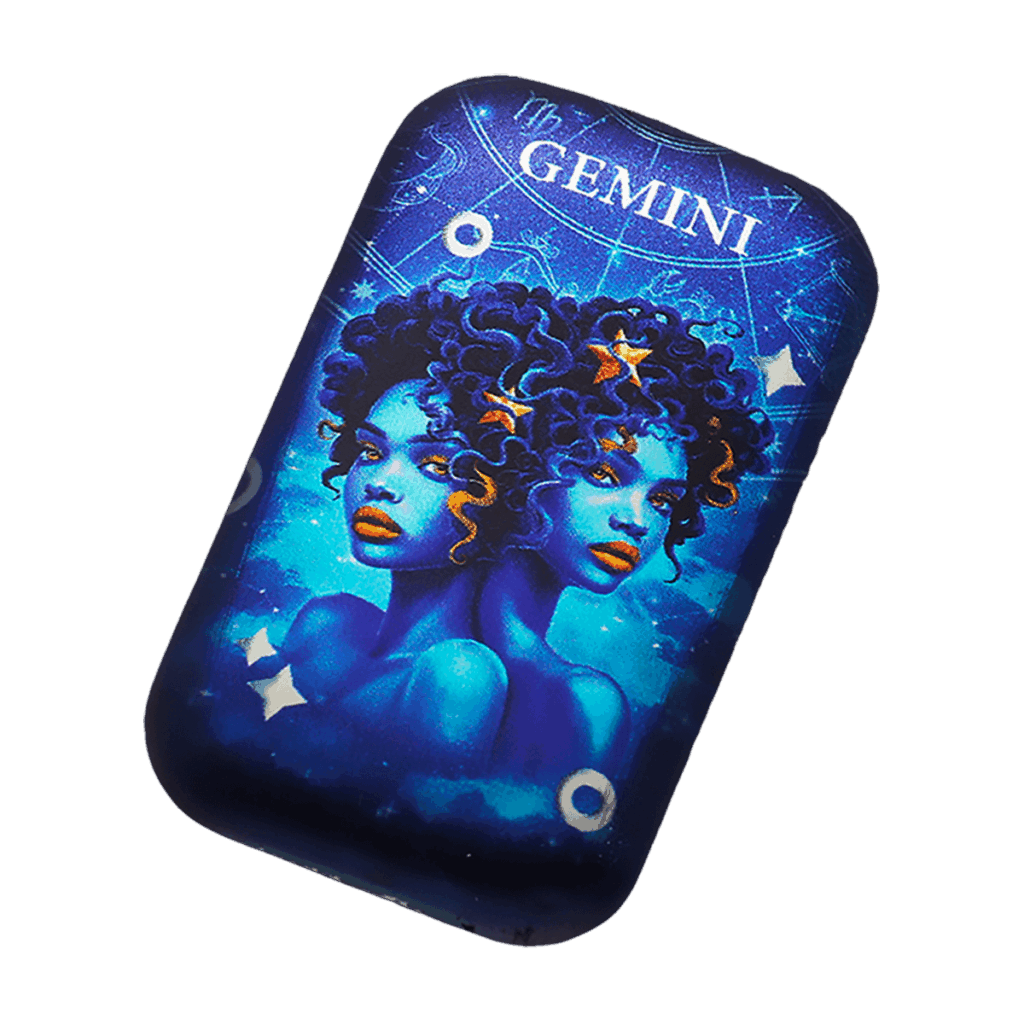 Lingotto inclinato d’argento 2 oz da collezione rettangolare con illustrazione del segno zodiacale Gemelli: due figure femminili gemelle stilizzate in tonalità blu con capelli ricci, su sfondo blu stellato con scritta “GEMINI” in alto.