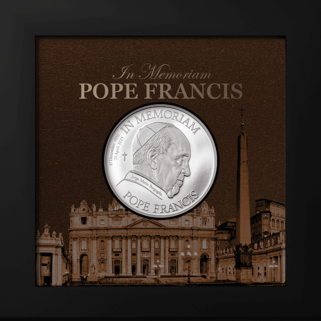 Moneta argento 3oz da collezione In Memoriam Pope Francis 2025 raffigurata insieme al suo box.