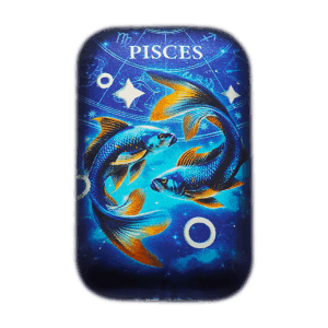 Lingote de colección rectangular de plata de 2 oz con el signo del zodíaco Piscis: dos peces estilizados azules y naranjas nadando en direcciones opuestas sobre un fondo azul estrellado, con “PISCES” en la parte superior.