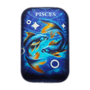 Lingotto d’argento 2 oz da collezione rettangolare con illustrazione del segno zodiacale Pesci: due pesci stilizzati blu e arancioni che nuotano in senso opposto su sfondo blu stellato con scritta “PISCES” in alto.