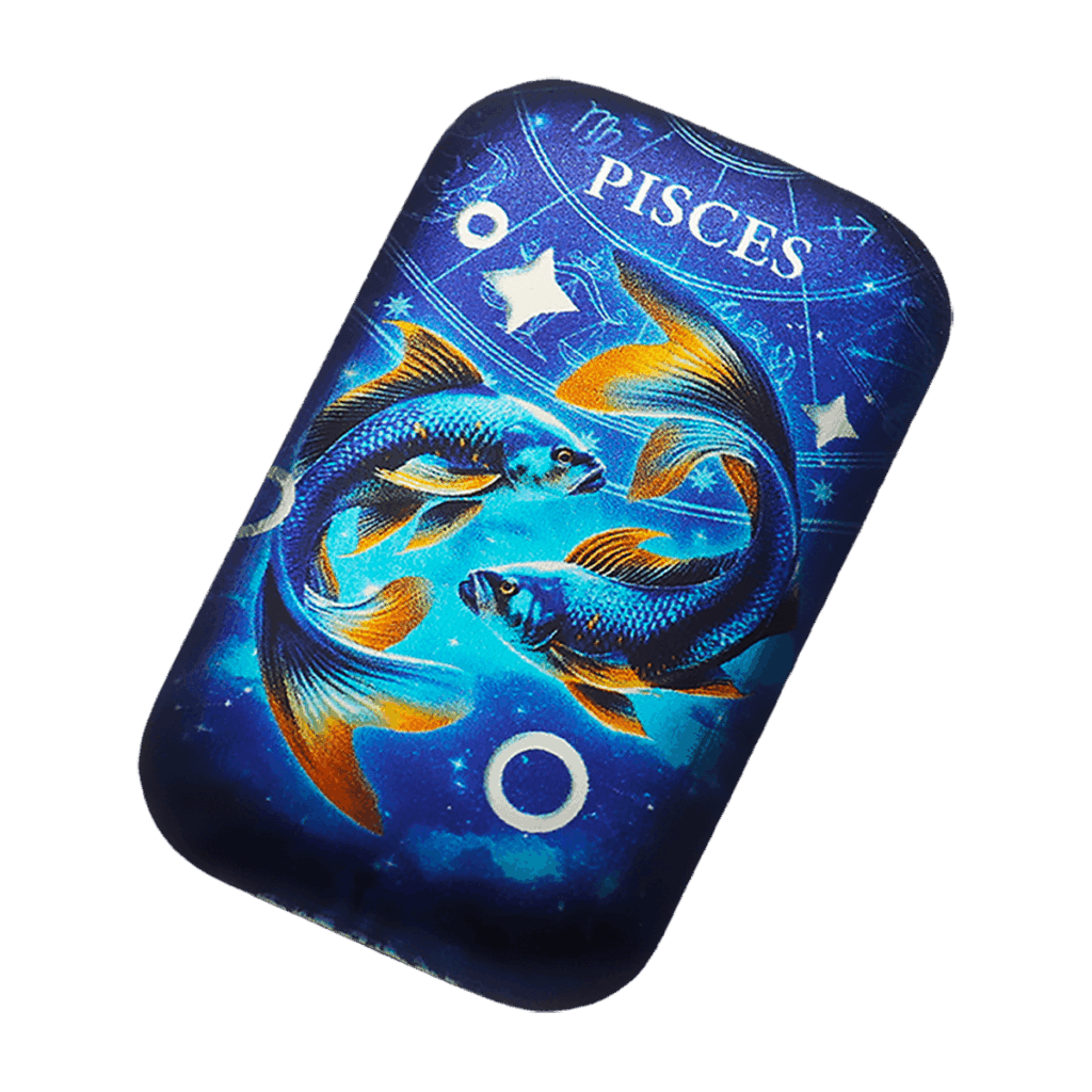 Lingotto inclinato d’argento 2 oz da collezione rettangolare con illustrazione del segno zodiacale Pesci: due pesci stilizzati blu e arancioni che nuotano in senso opposto su sfondo blu stellato con scritta “PISCES” in alto.