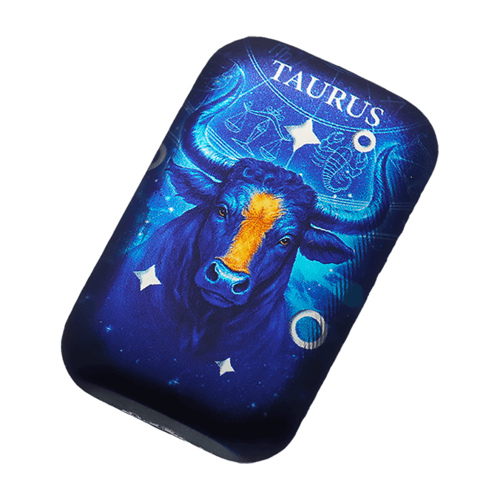 Lingotto inclinato d’argento 2 oz da collezione rettangolare con illustrazione del segno zodiacale Toro: testa frontale di toro blu con muso arancione su sfondo blu stellato con scritta “TAURUS” in alto.
