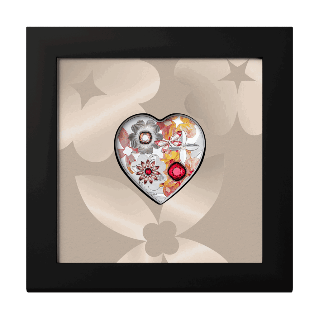 Moneda de plata en forma de corazón 2026 con diseño floral presentada en estuche de colección con marco expositor