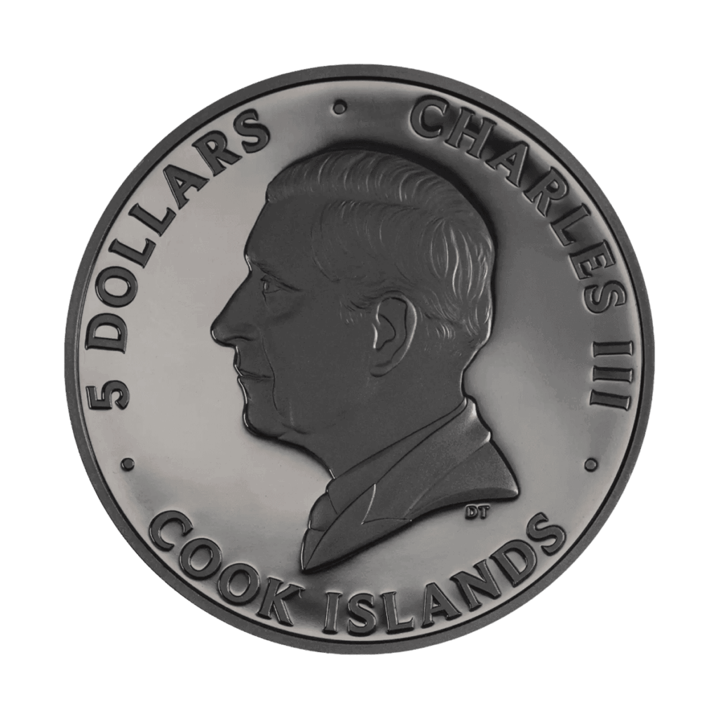 Retro della moneta da collezione "Grande Onda di Kanagawa" Italpreziosi in argento delle Isole Cook da 5 dollari. Ritratto in rilievo di re Carlo III di profilo verso sinistra, con iscrizione "Charles III · 5 Dollars · Cook Islands" lungo il bordo.