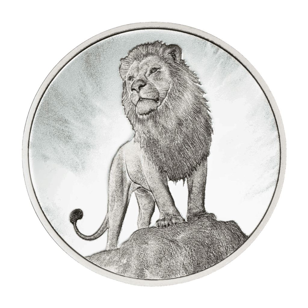 Fronte della moneta d'argento 1 oz "Sette Peccati Capitali – Superbia" 2026 di Italpreziosi: incisione in rilievo antichizzato raffigurante un leone maschio in posa maestosa su una roccia, con la criniera folta e lo sguardo rivolto verso l'alto. Sullo sfondo, raggi luminosi irradiati evocano potere e orgoglio. Finitura antique silver.