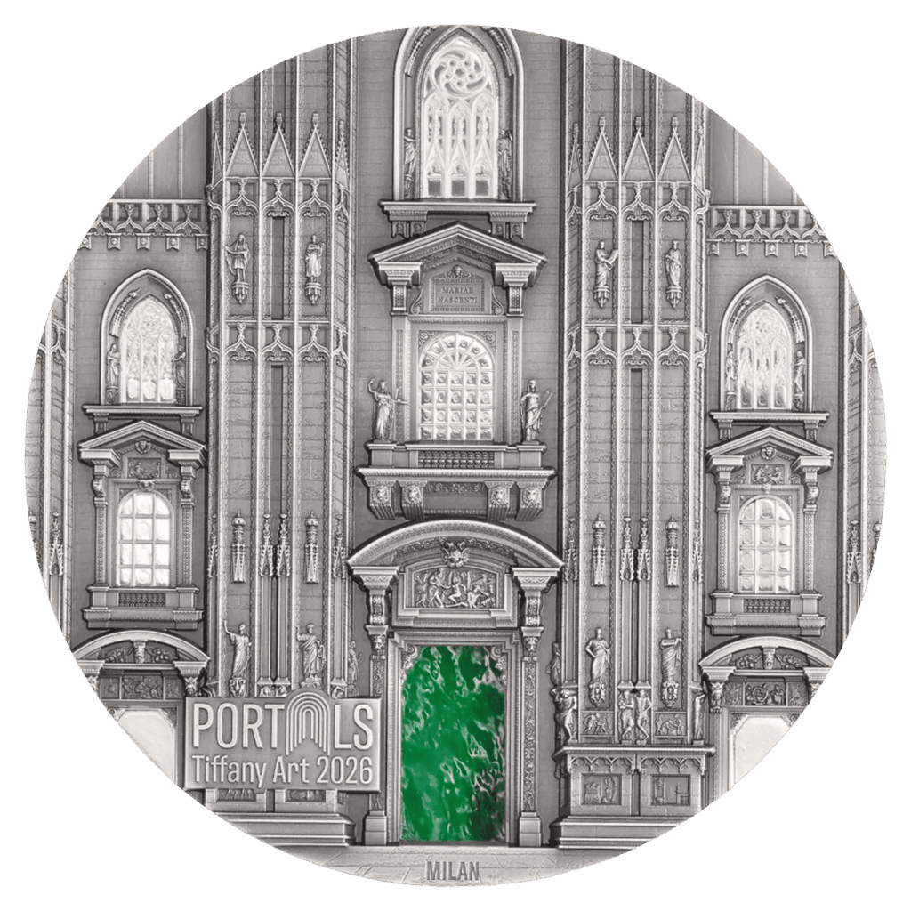 Fronte della moneta d'argento 3 oz "Tiffany Art Portals – Milan" 2026 di Italpreziosi: incisione antichizzata ad alto rilievo raffigurante la facciata del Duomo di Milano con guglie gotiche, statue, rosoni e portali decorati. Il portale centrale presenta un inserto in vetro Tiffany verde smeraldo. In basso a sinistra il logo "Portals Tiffany Art 2026" e la scritta "MILAN".