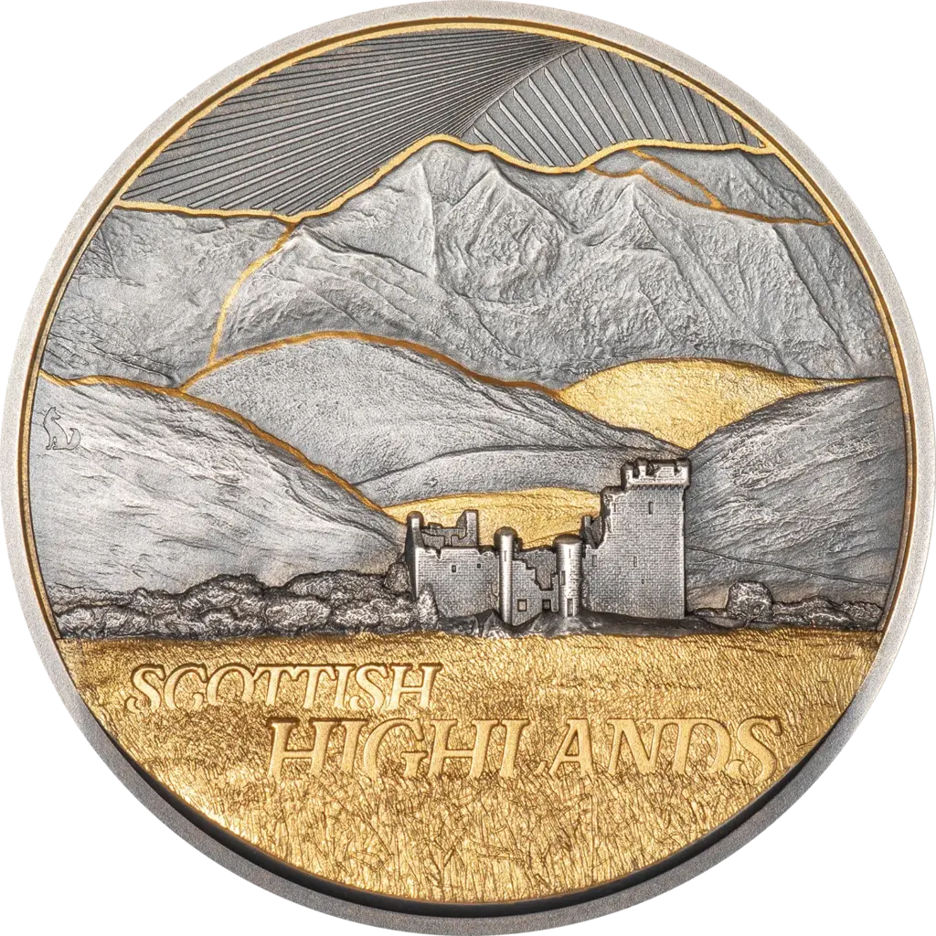 La moneta Golden Landscapes - Scottish Highlands da 2 oz in argento 999.9 con finitura anticata mostra in ultra alto rilievo un castello in rovina ai piedi delle montagne scozzesi, con brughiera e profili delle vette in doratura parziale e la scritta SCOTTISH HIGHLANDS.