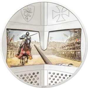 La moneta Knight Games - Giostra da 1 oz in argento 999,9 proof mostra una giostra vista dalle fessure di una visiera: un cavaliere a colori che carica con la lancia davanti alla tribuna, lo scudo con il leone rampante e una croce in alto e la data 2026.
