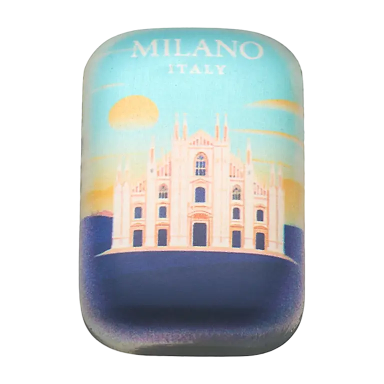 Il lingotto Grandi Città Milano da 2 oz in argento 999 mostra a colori la facciata del Duomo con le guglie e il sole basso, con la scritta MILANO ITALY in alto.