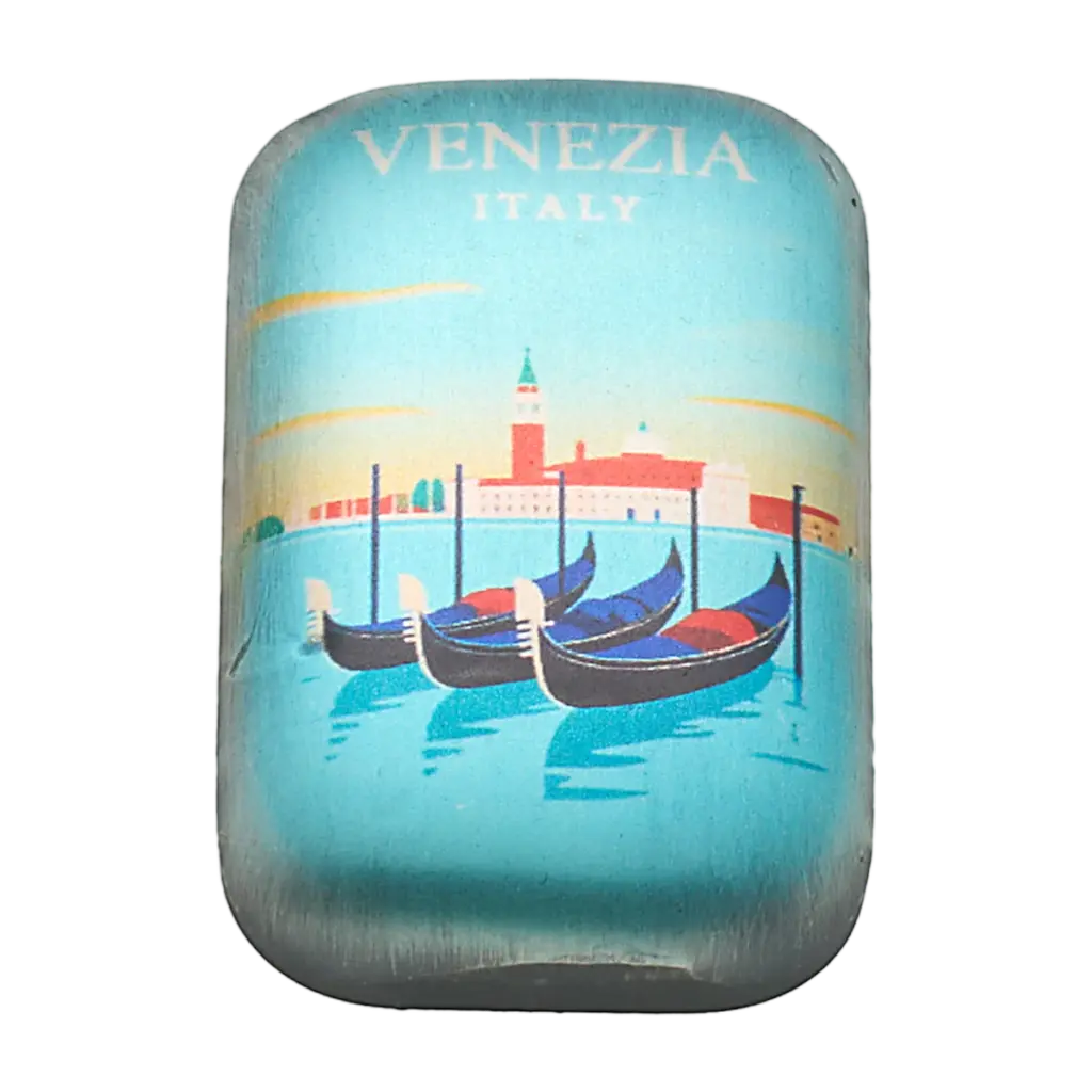 Il lingotto Grandi Città Venezia da 2 oz in argento 999 mostra a colori tre gondole ormeggiate davanti a San Giorgio Maggiore, con la scritta VENEZIA ITALY in alto.